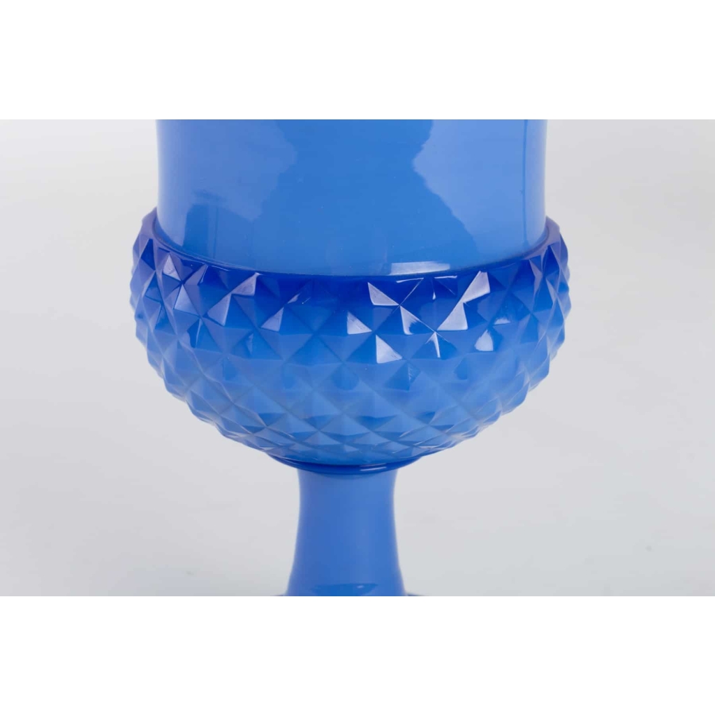 Paire de Vases Médicis en opaline 19e siècle | Biron Paire de Vases Médicis en opaline 19e siècle