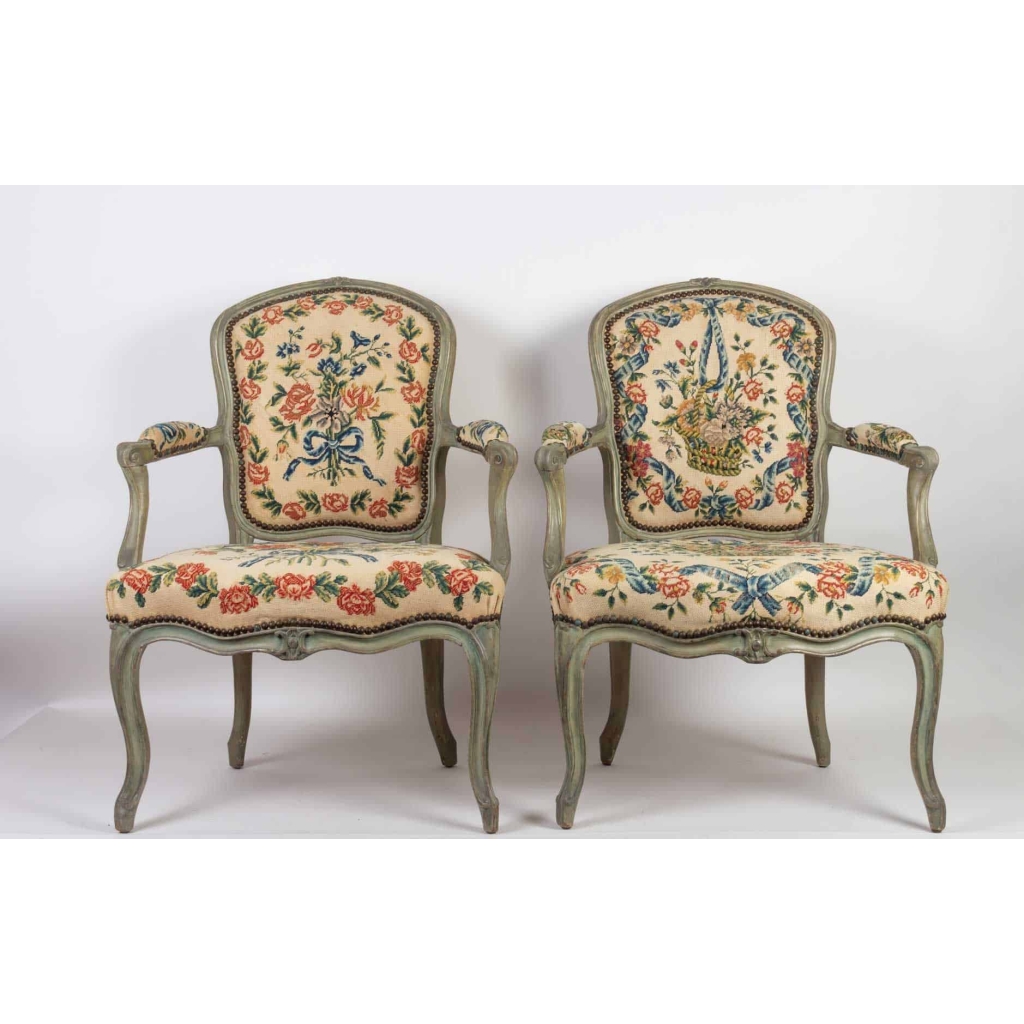 Paire de fauteuils d’époque Louis XV (1724 – 1754). | Biron |||||||||||