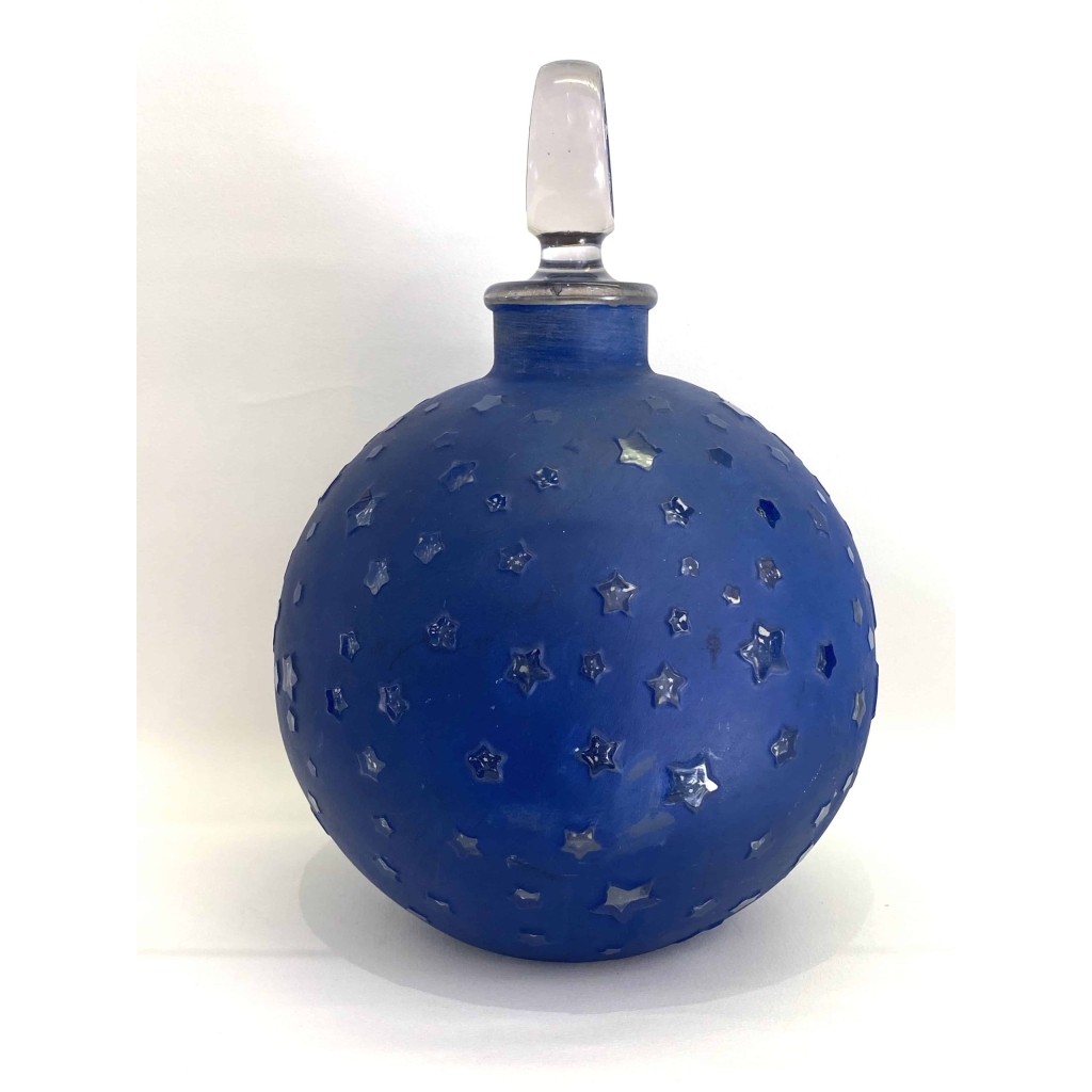 Flacon « Dans La Nuit » TGM pour Worth verre blanc patiné bleu à chaud de René LALIQUE 3