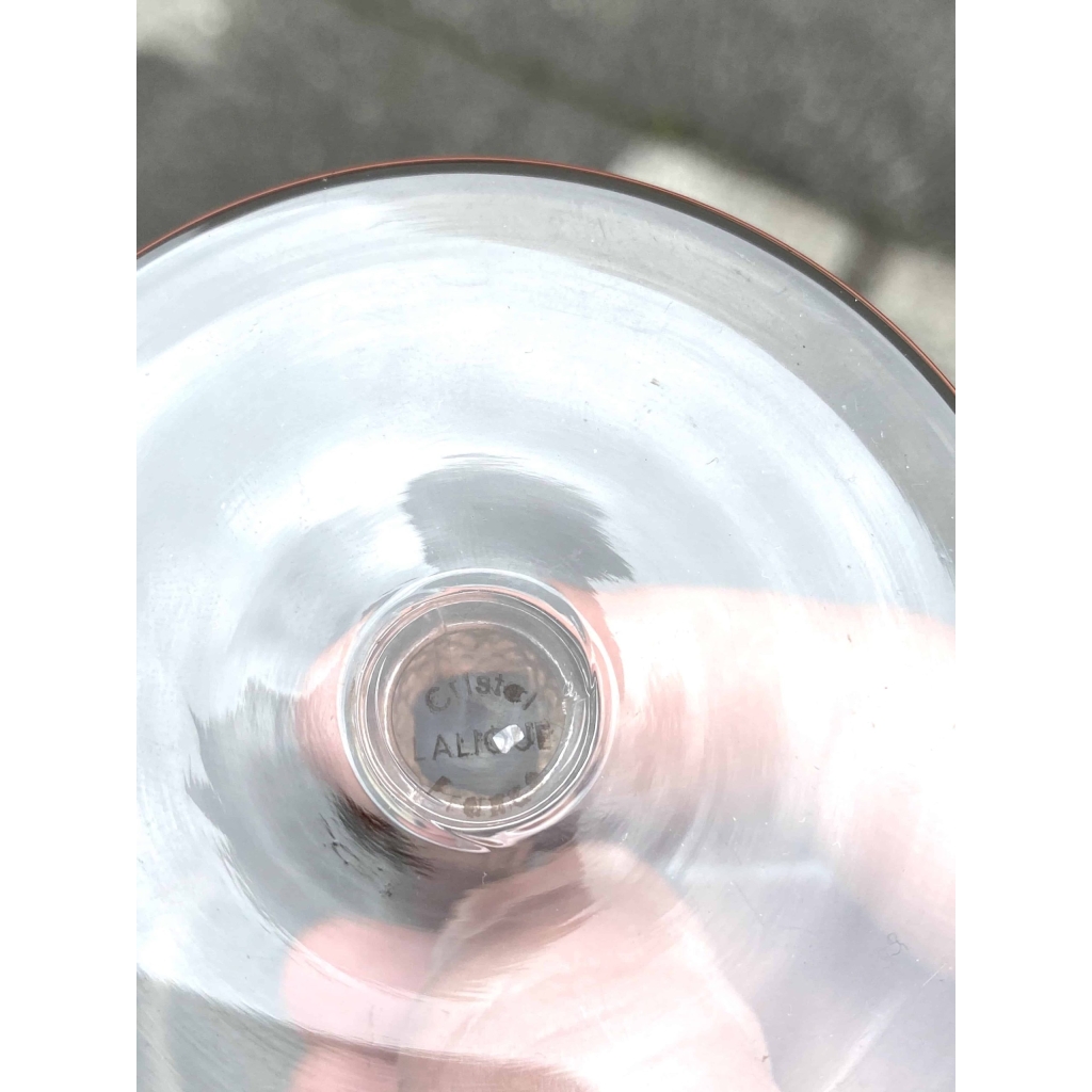 Suite de Six 6 Verres « Clos Sainte-Odile » cristal blanc patiné sépia de René LALIQUE | Biron Suite de Six 6 Verres "Clos Sainte-Odile" cristal blanc patiné sépia de René LALIQUE