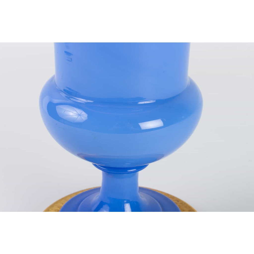 Vase Médicis en opaline et bronze doré 19e siècle