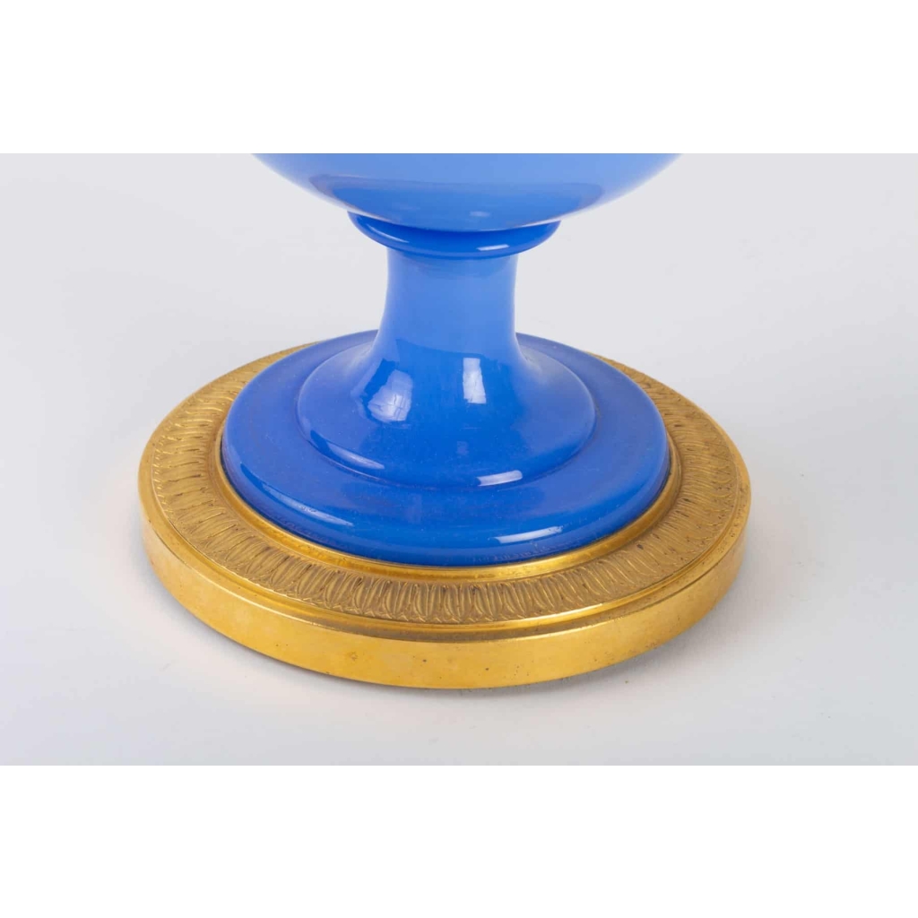 Vase Médicis en opaline et bronze doré 19e siècle