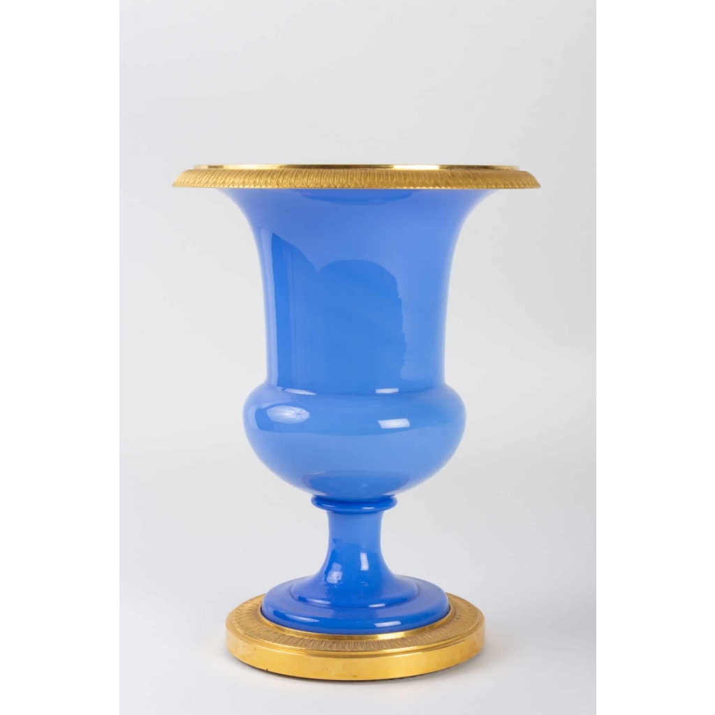 Vase Médicis en opaline et bronze doré 19e siècle