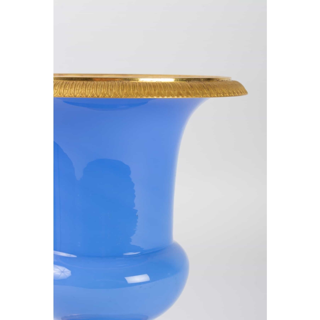 Vase Médicis en opaline et bronze doré 19e siècle