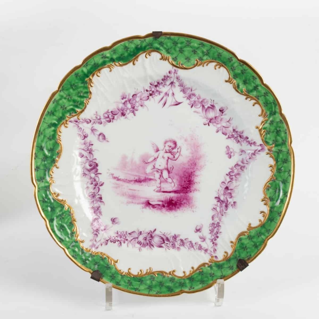 Ensemble de 4assiettes +1plat aux Amours Furstemberg finXVIIIeme | Biron Ensemble de 4assiettes +1plat aux Amours Furstemberg finXVIIIeme