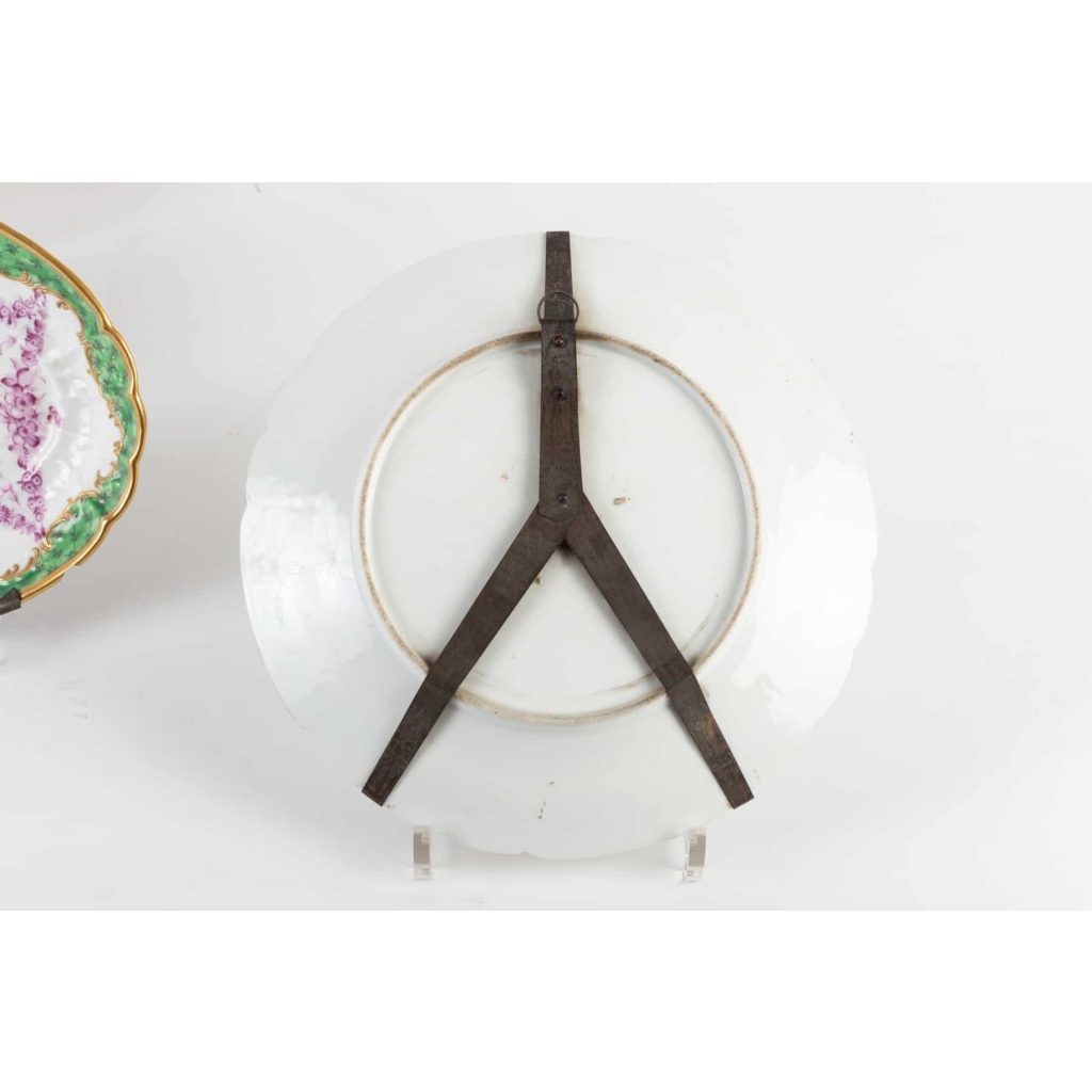 Ensemble de 4assiettes +1plat aux Amours Furstemberg finXVIIIeme | Biron Ensemble de 4assiettes +1plat aux Amours Furstemberg finXVIIIeme