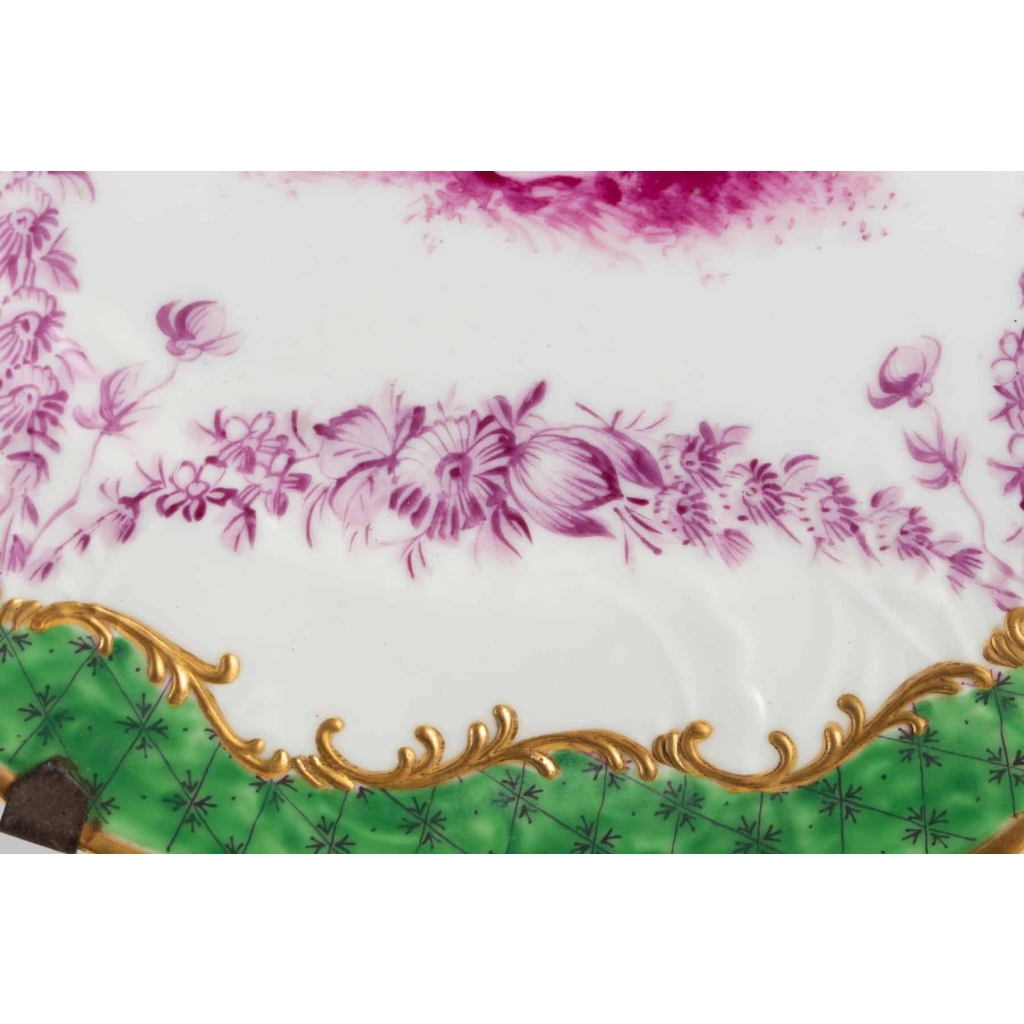 Ensemble de 4assiettes +1plat aux Amours Furstemberg finXVIIIeme | Biron Ensemble de 4assiettes +1plat aux Amours Furstemberg finXVIIIeme