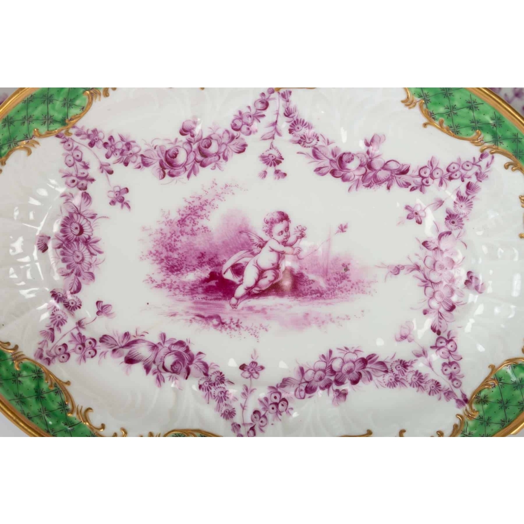 Ensemble de 4assiettes +1plat aux Amours Furstemberg finXVIIIeme | Biron Ensemble de 4assiettes +1plat aux Amours Furstemberg finXVIIIeme