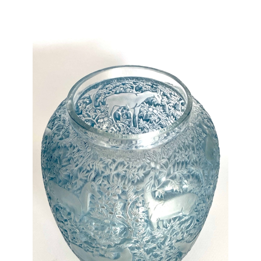 Vase « Biches » verre blanc patiné bleu de René LALIQUE 5