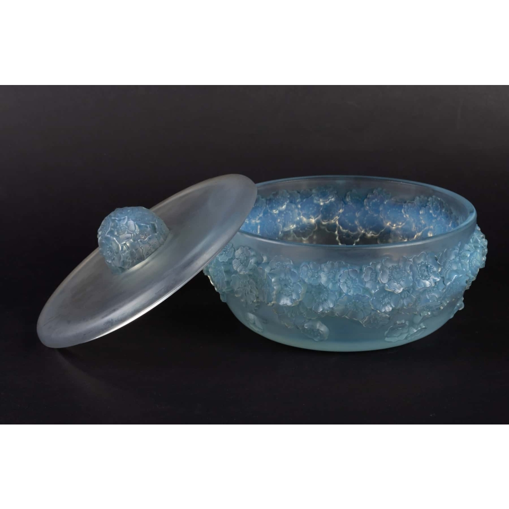 Boîte « Primevères » verre opalescent patiné bleu de René LALIQUE