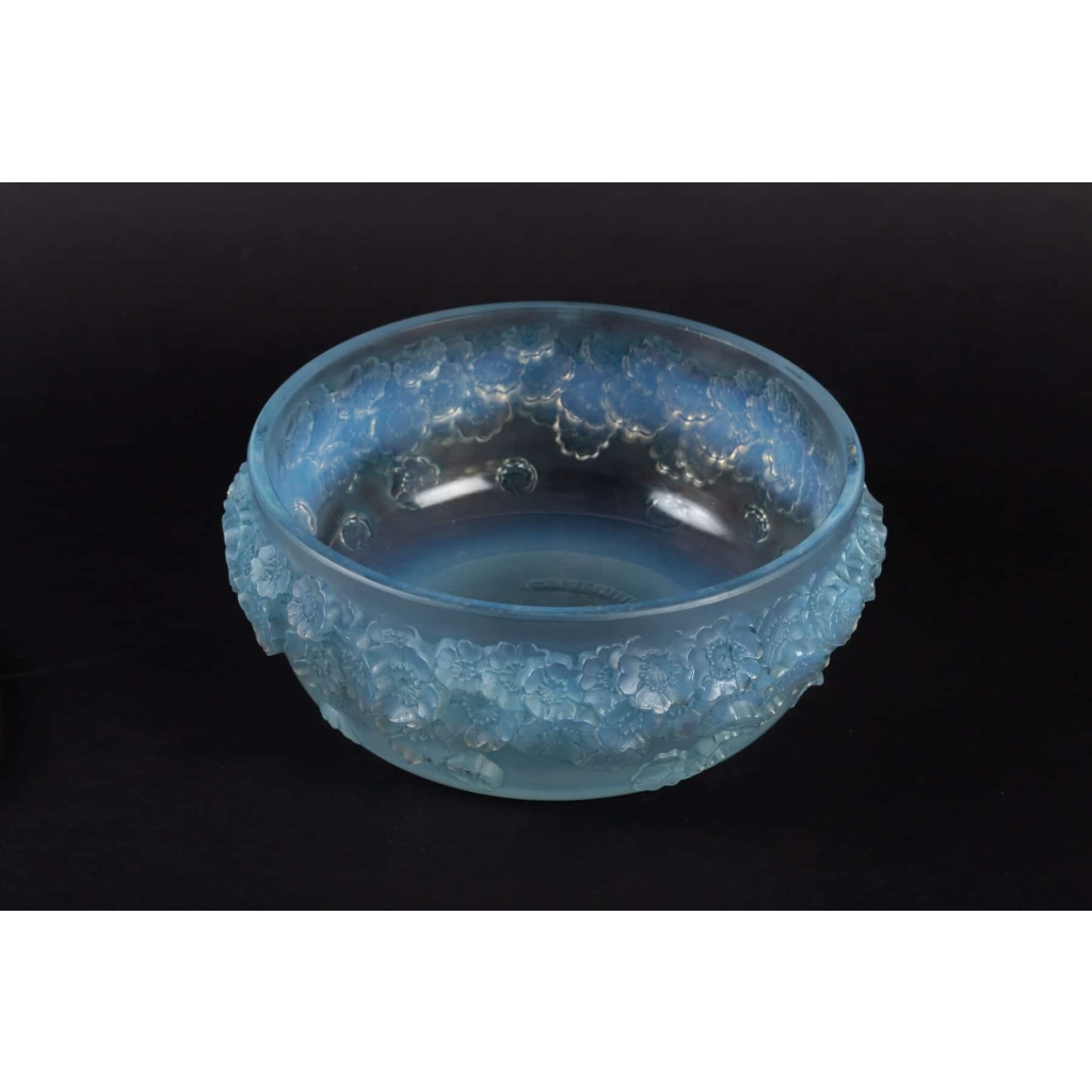 Boîte « Primevères » verre opalescent patiné bleu de René LALIQUE