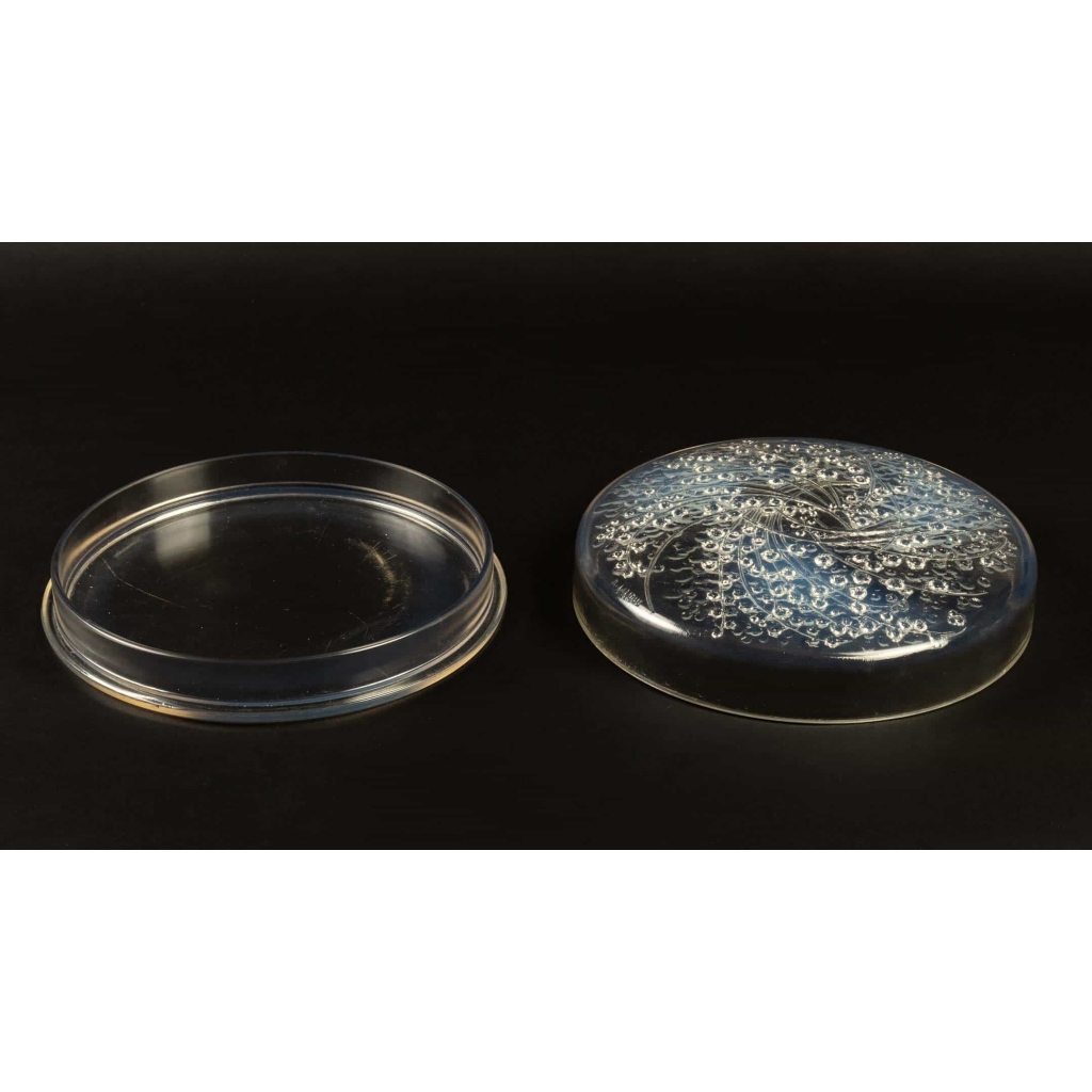 Rene Lalique : Opalescent Box « Muguets » | Biron Rene Lalique : Opalescent Box "Muguets"