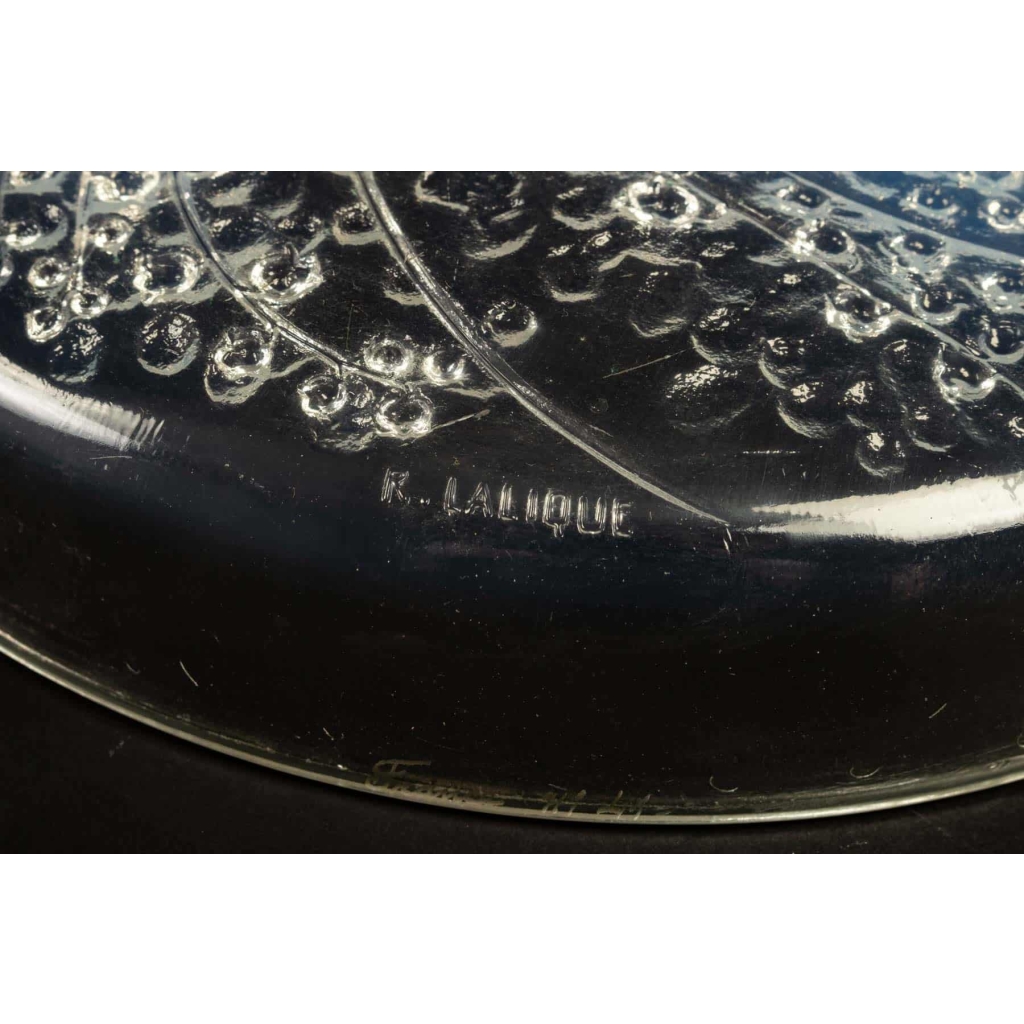 Rene Lalique : Opalescent Box « Muguets » | Biron Rene Lalique : Opalescent Box "Muguets"