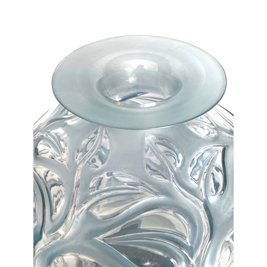Vase "Sophora" verre blanc patiné bleu de René LALIQUE