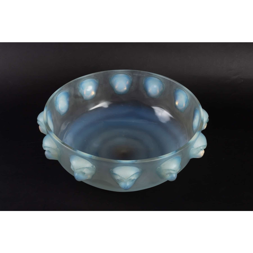 Coupe « Madagascar » verre opalescent patiné bleu de René LALIQUE