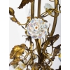 Lustre à trois branches à décor de fleurs de porcelaine. Circa 1900. | Biron Lustre à trois branches à décor de fleurs de porcelaine. Circa 1900.