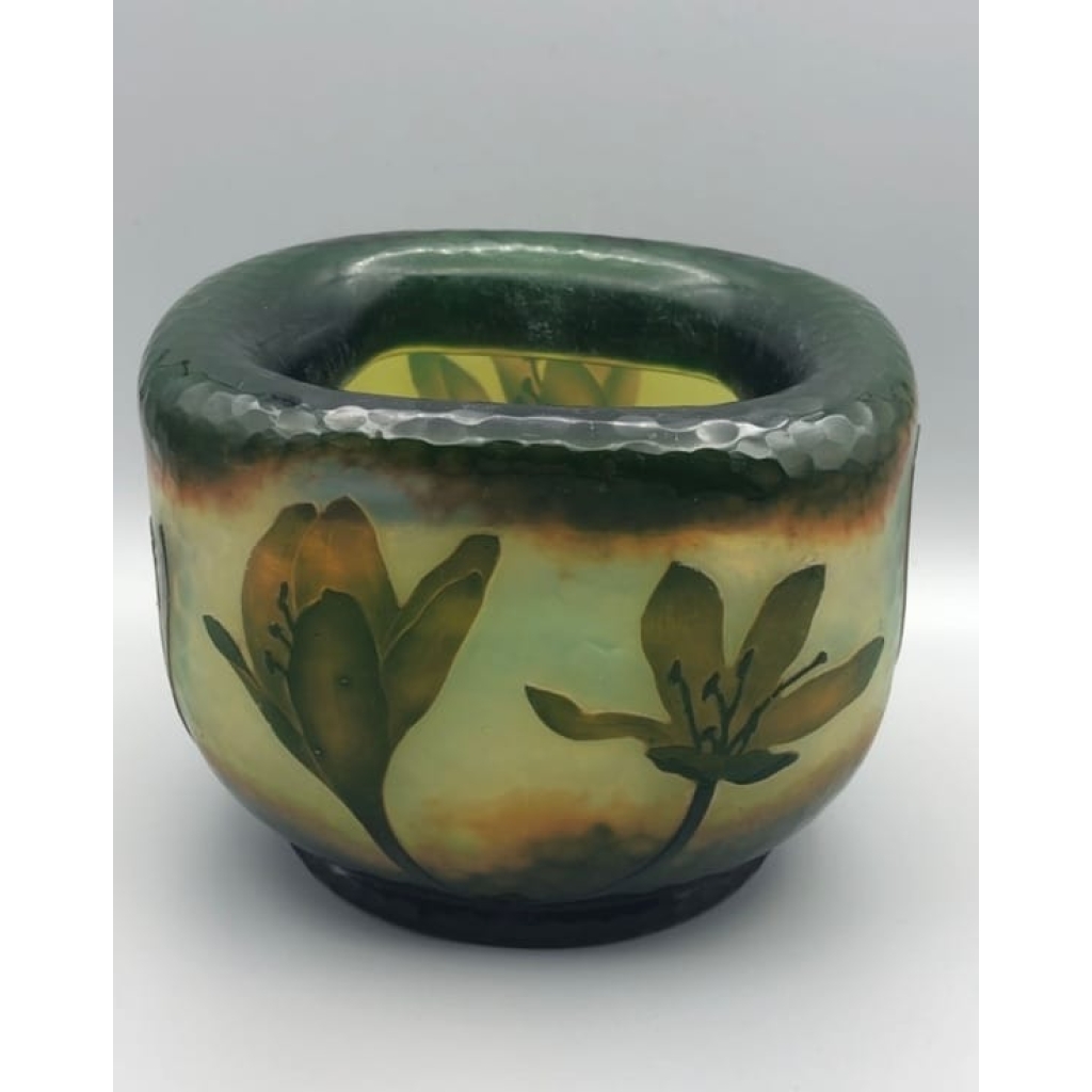 Daum Nancy : Coupe Verre Martelé décor « Crocus » | Biron ||