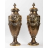 Une paire de vases, style Louis XVI, XIXème.