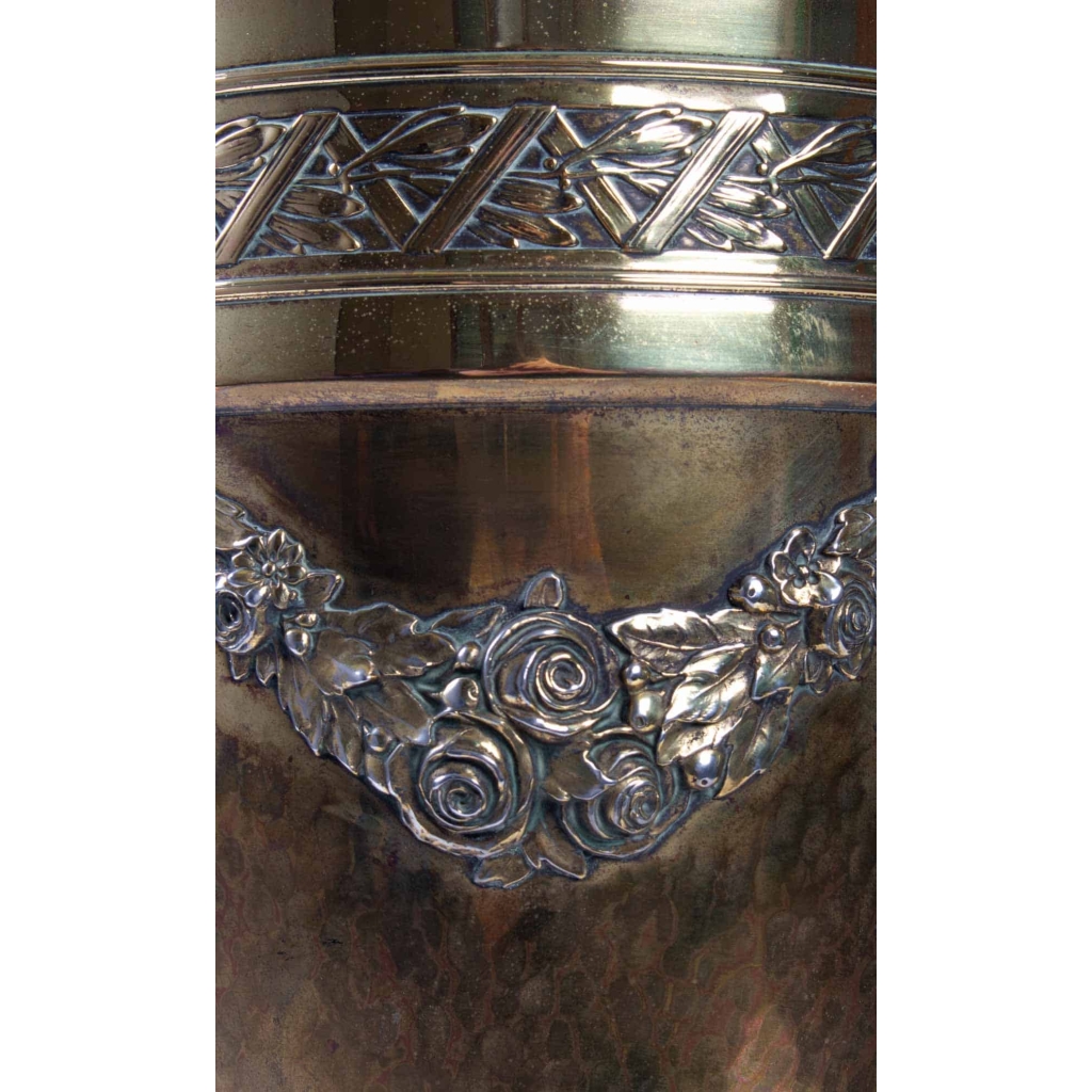 Une paire de vases, style Louis XVI, XIXème.
