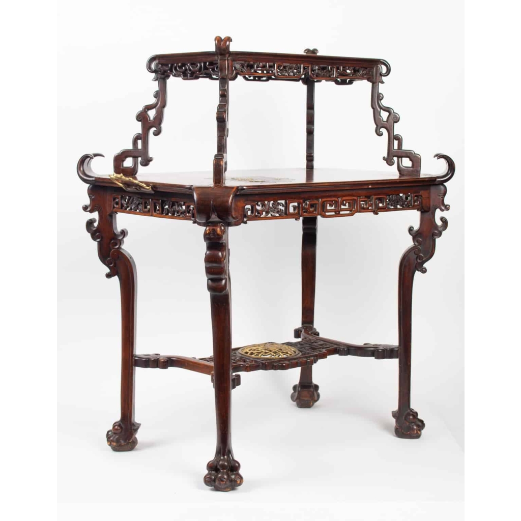 Table japonisante à deux niveaux, attribuée à Viardot, XIXème. | Biron |||||||||||