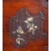 Table japonisante à deux niveaux, attribuée à Viardot, XIXème. | Biron Table japonisante à deux niveaux, attribuée à Viardot, XIXème.