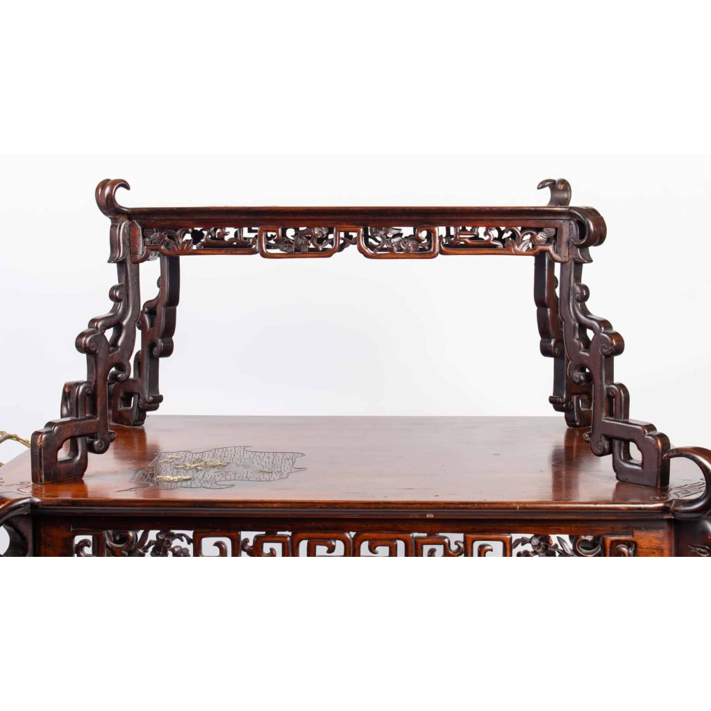 Table japonisante à deux niveaux, attribuée à Viardot, XIXème. | Biron Table japonisante à deux niveaux, attribuée à Viardot, XIXème.