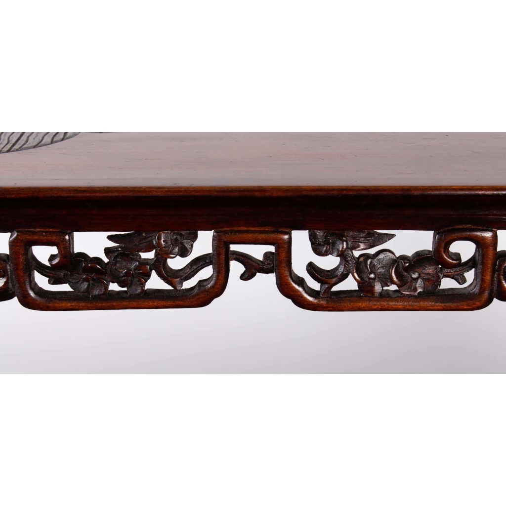 Table japonisante à deux niveaux, attribuée à Viardot, XIXème. | Biron Table japonisante à deux niveaux, attribuée à Viardot, XIXème.