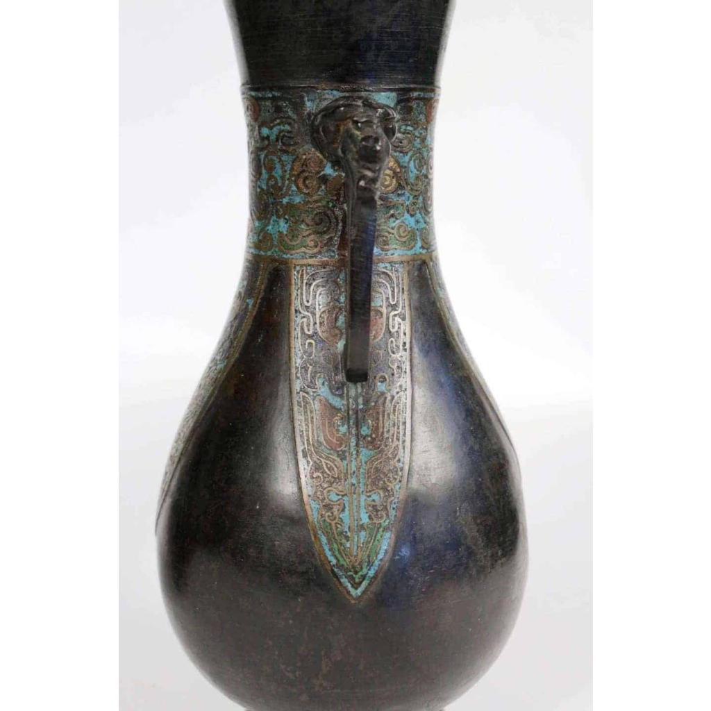 Paire de vases japonais en bronze à décor émaillé | Biron Paire de vases japonais en bronze à décor émaillé