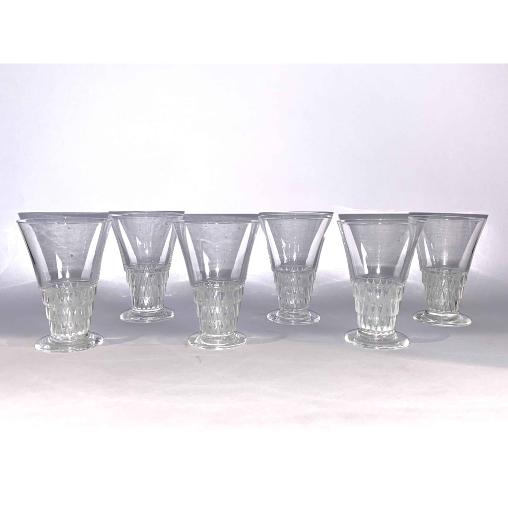 Service à Liqueur « Bourgueil » verre blanc de René Lalique – 6 verre, 1 carafe | Biron Service à Liqueur "Bourgueil" verre blanc de René Lalique - 6 verre, 1 carafe