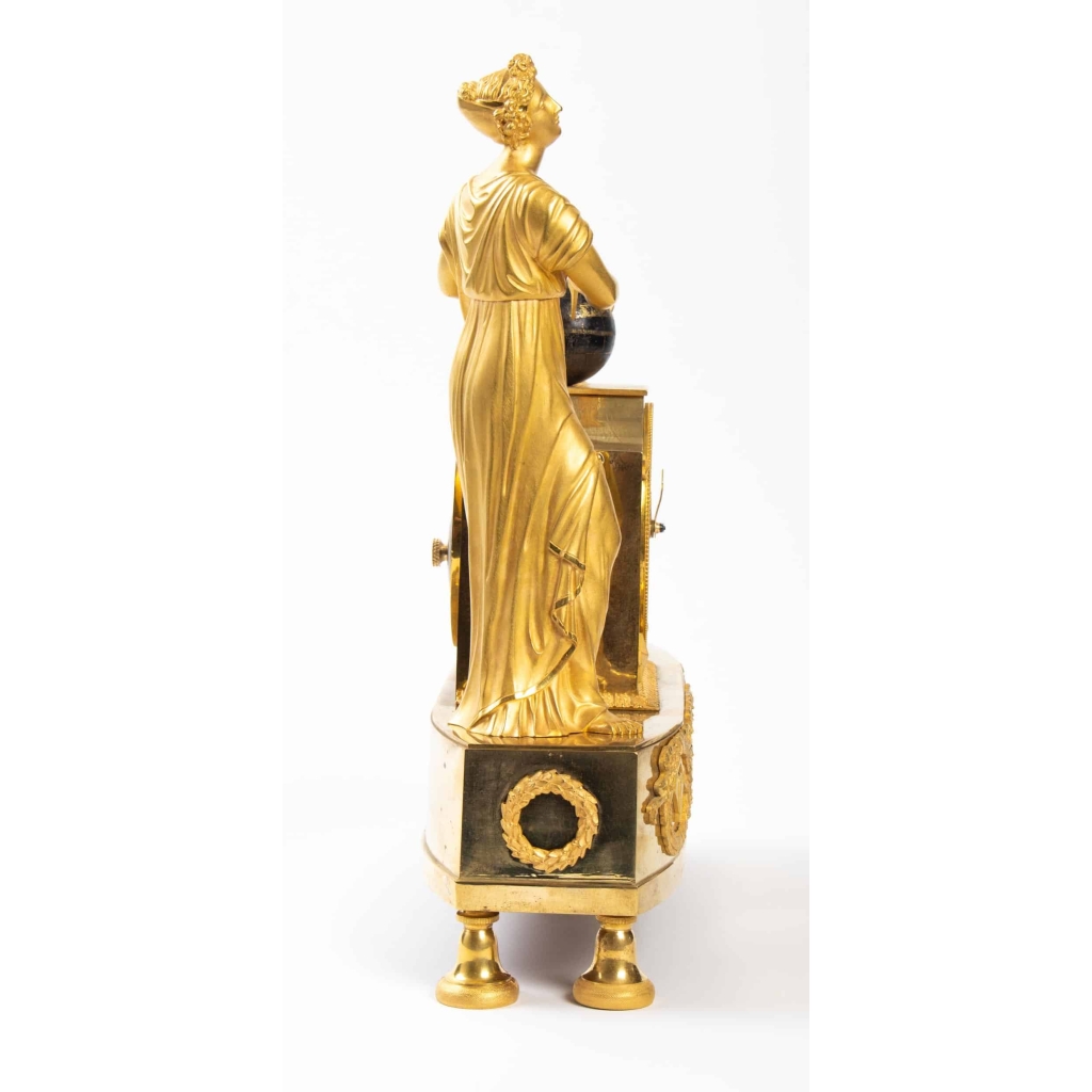 Pendule d’époque Empire figurant Uranie | Biron Pendule d'époque Empire figurant Uranie