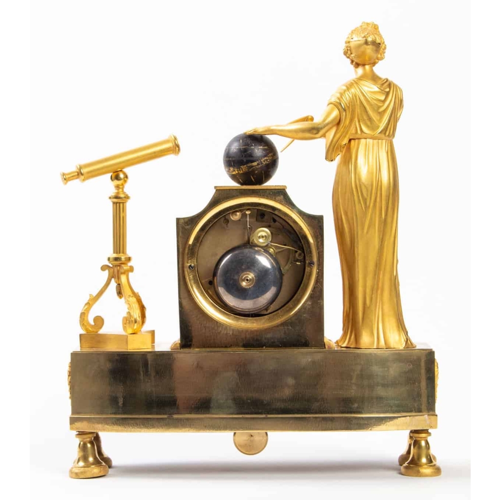 Pendule d’époque Empire figurant Uranie | Biron Pendule d'époque Empire figurant Uranie