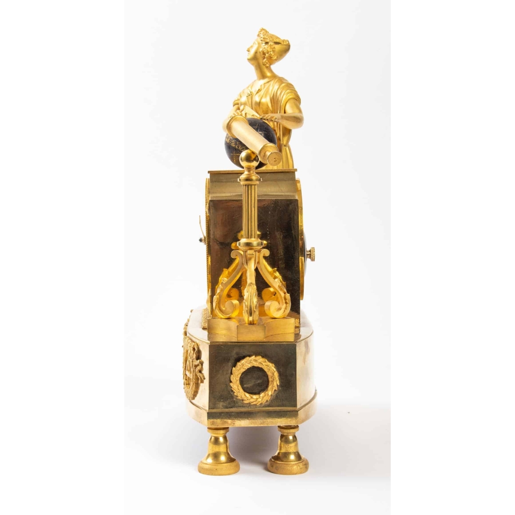 Pendule d’époque Empire figurant Uranie | Biron Pendule d'époque Empire figurant Uranie