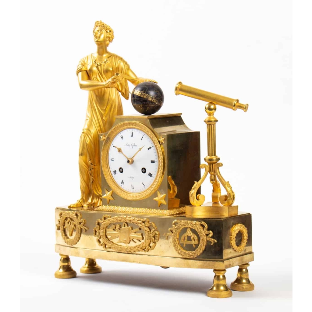 Pendule d’époque Empire figurant Uranie | Biron Pendule d'époque Empire figurant Uranie