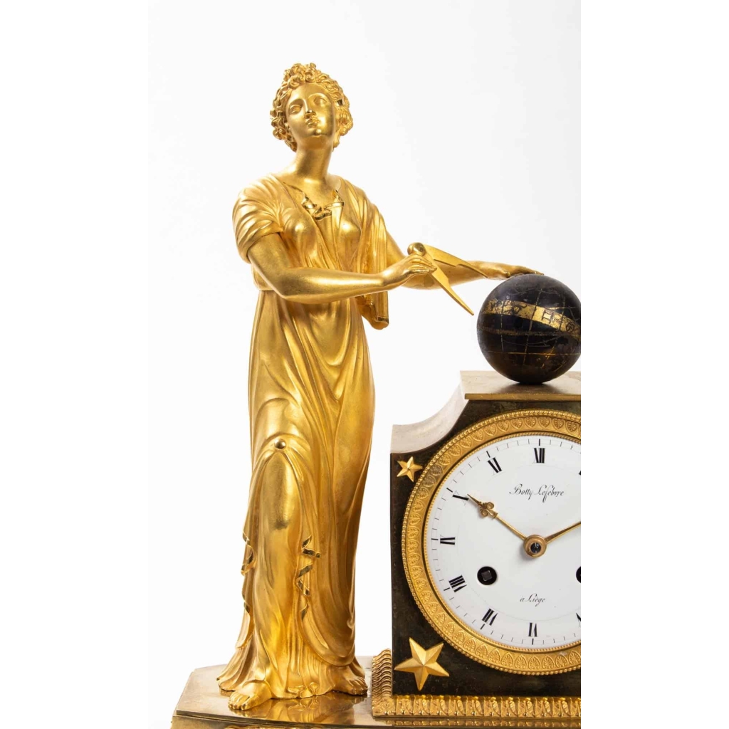 Pendule d’époque Empire figurant Uranie | Biron Pendule d'époque Empire figurant Uranie