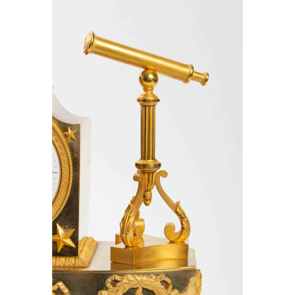 Pendule d’époque Empire figurant Uranie | Biron Pendule d'époque Empire figurant Uranie