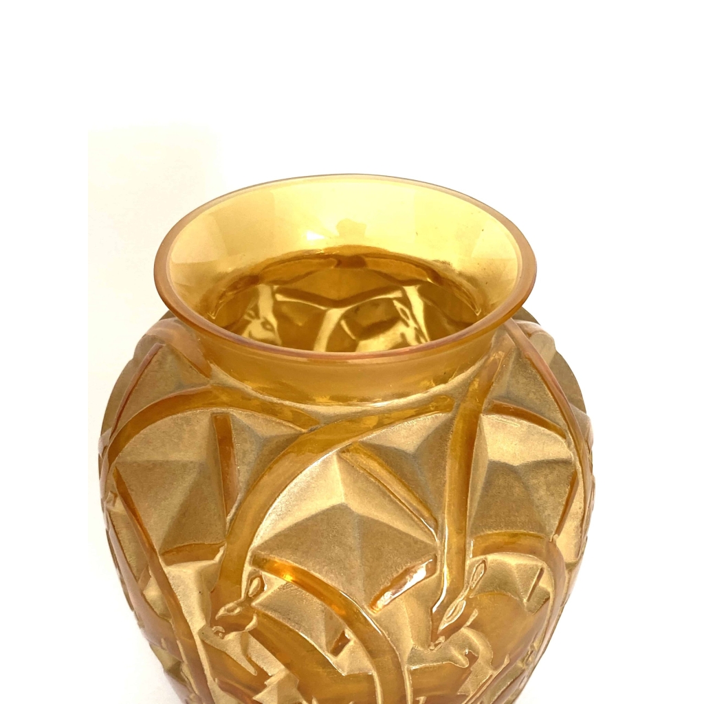 Vase "Chamois" verre jaune ambré patiné blanc de René LALIQUE