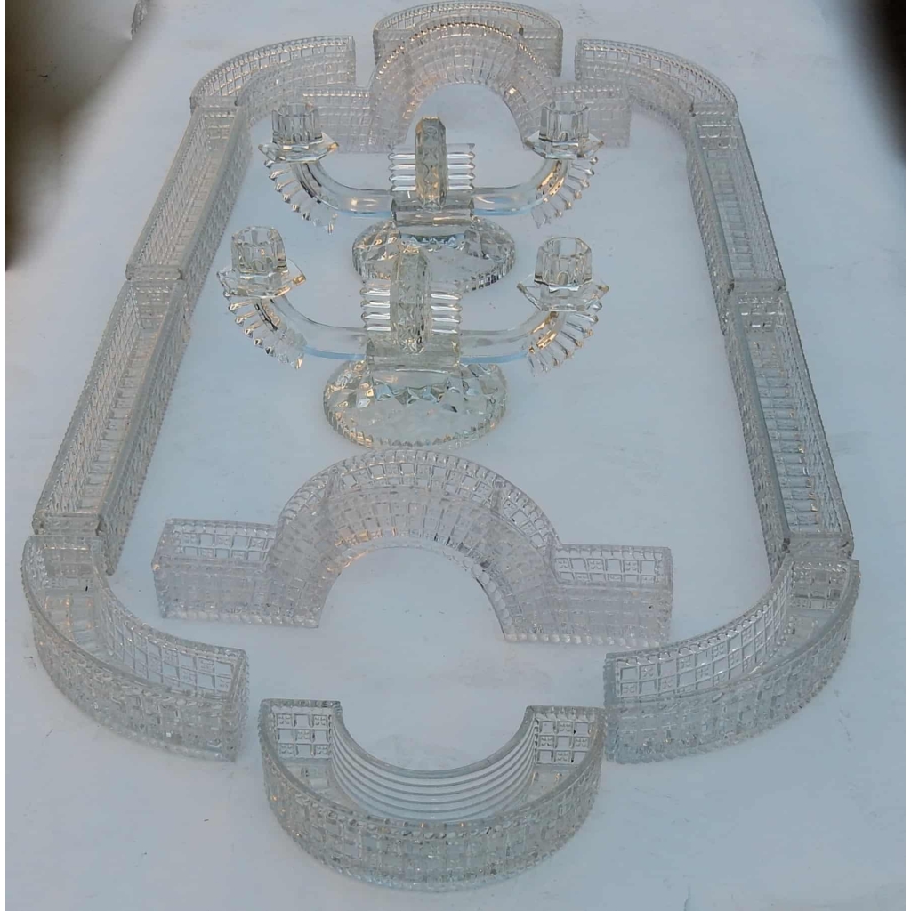 1900′ Centre de Table Chemin de Table en Cristal Moulé de Baccarat Ou St Louis 14 Pièces 2