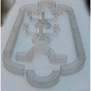 1900′ Centre de Table Chemin de Table en Cristal Moulé de Baccarat Ou St Louis 14 Pièces
