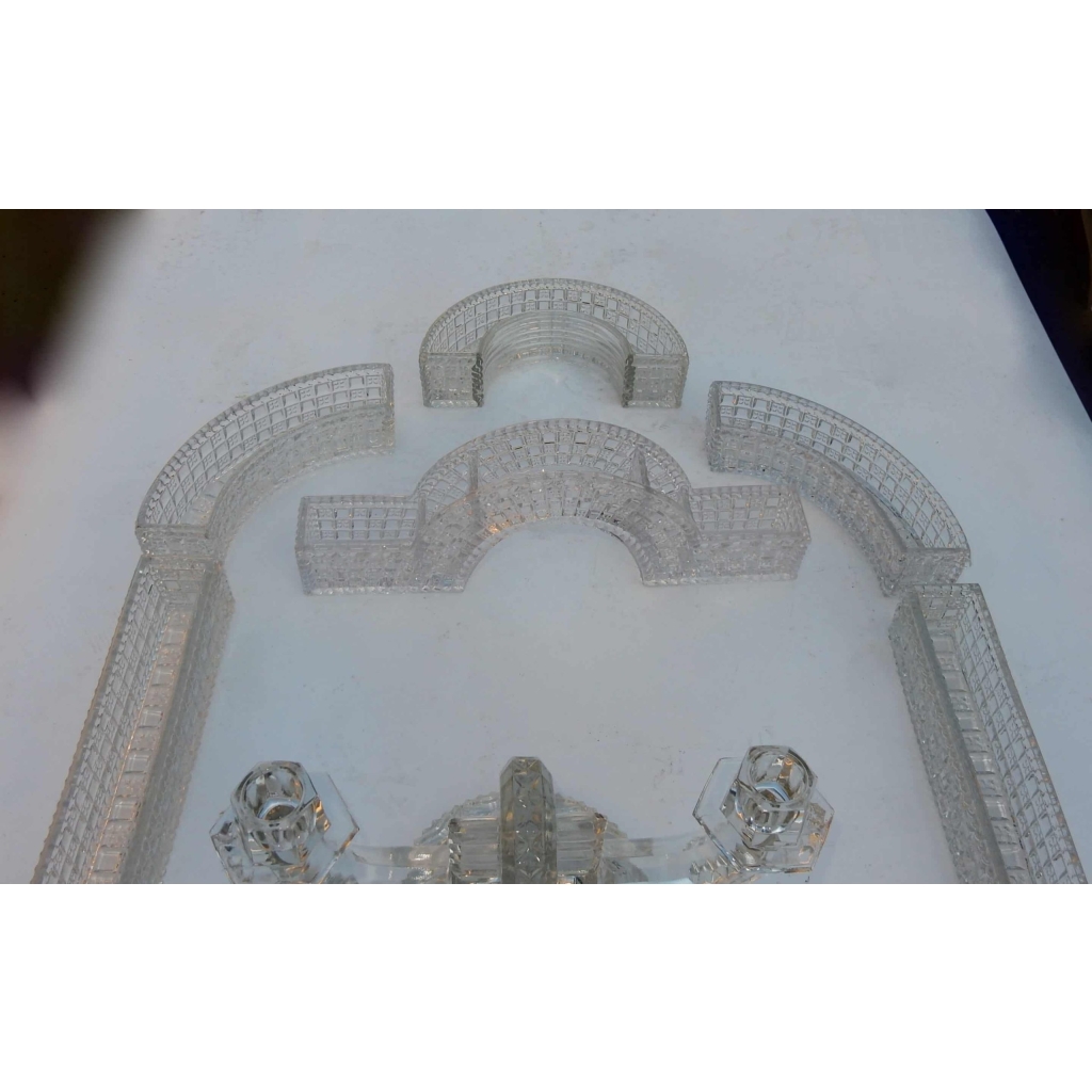 1900′ Centre de Table Chemin de Table en Cristal Moulé de Baccarat Ou St Louis 14 Pièces 3