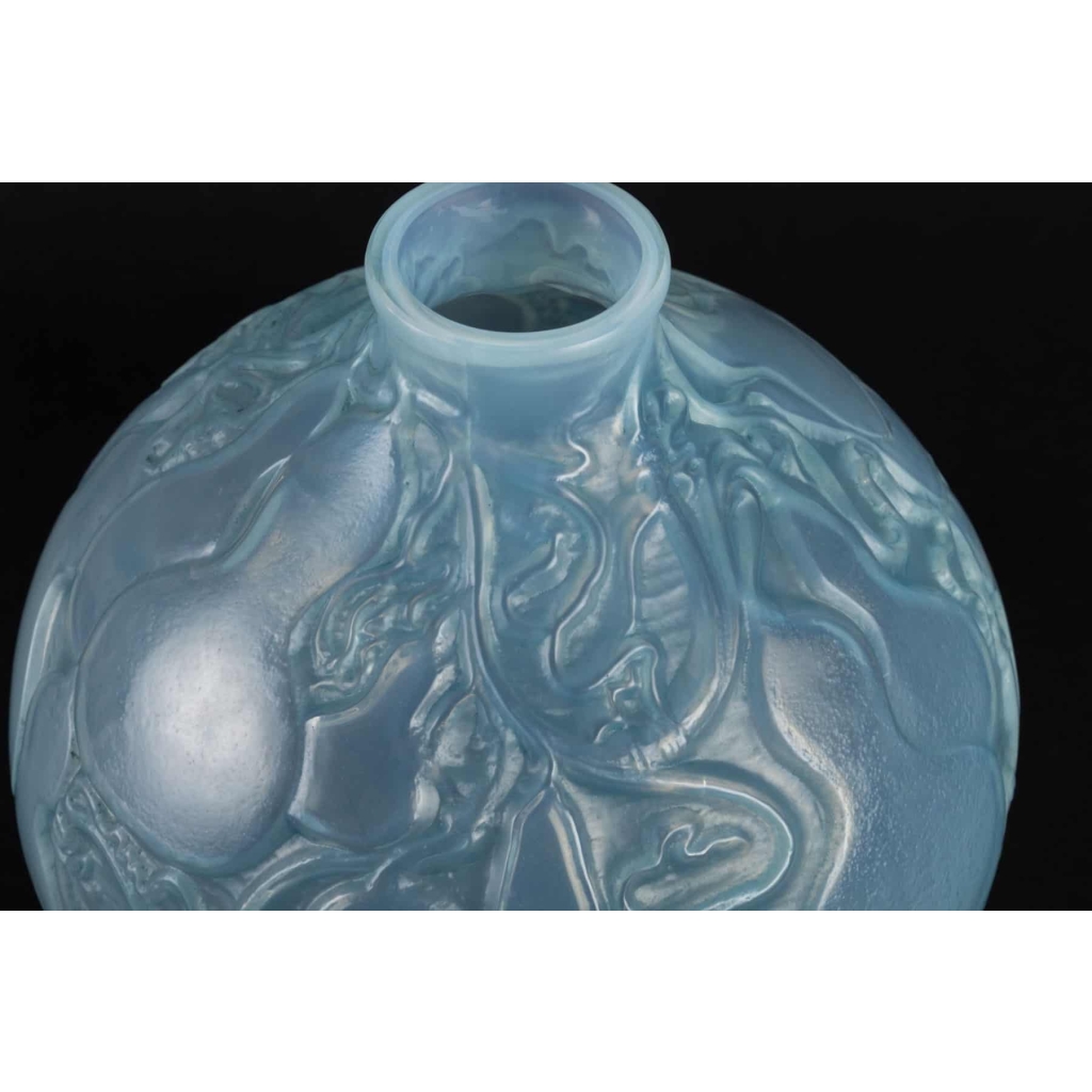 Vase « Courges » verre opalescent double couche patiné bleu de René LALIQUE