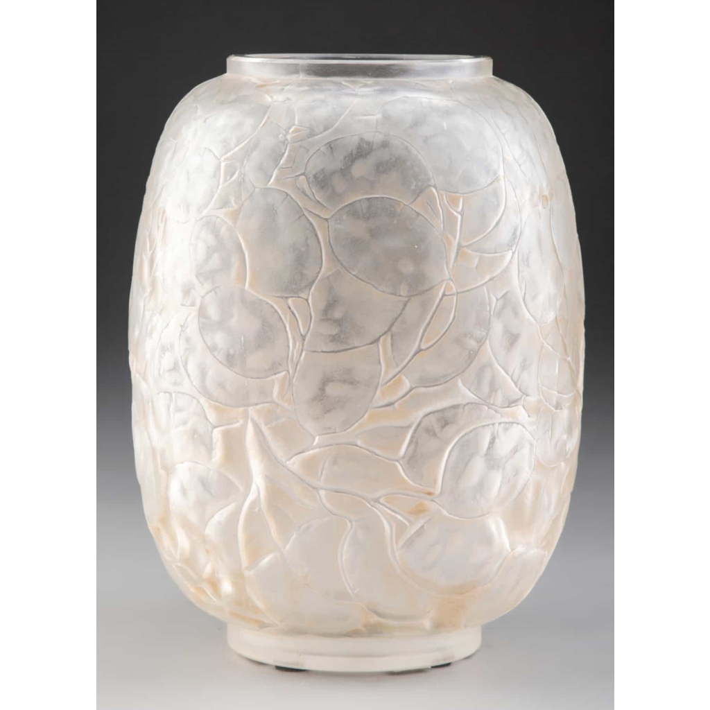 Vase « Monnaie du Pape » verre blanc patiné sépia de René LALIQUE 2