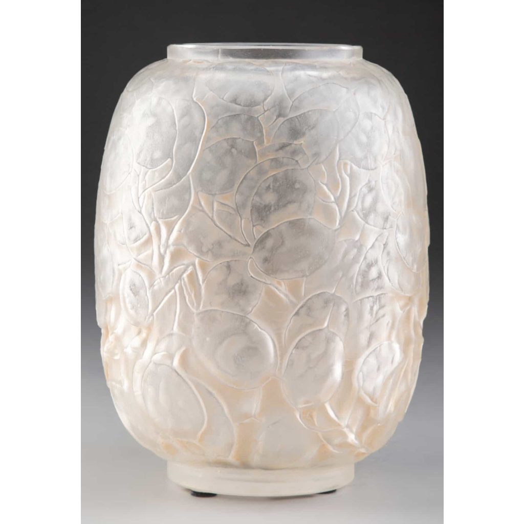Vase « Monnaie du Pape » verre blanc patiné sépia de René LALIQUE 3