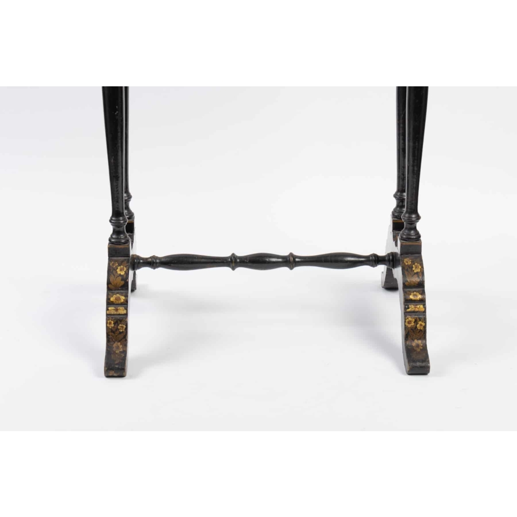 Table en laque noire et or 19e siècle