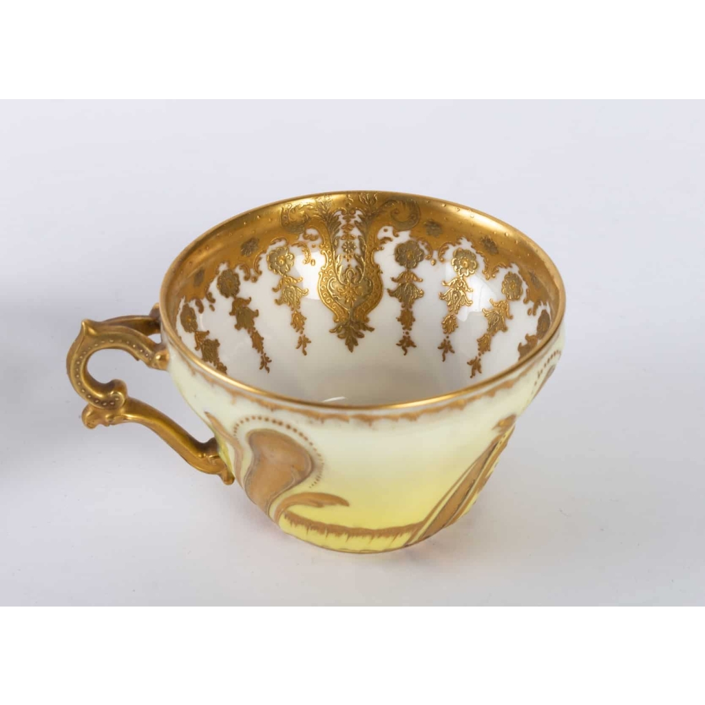 Tasse jaune et or rocaille Haviland 1890 | Biron Tasse jaune et or rocaille Haviland 1890