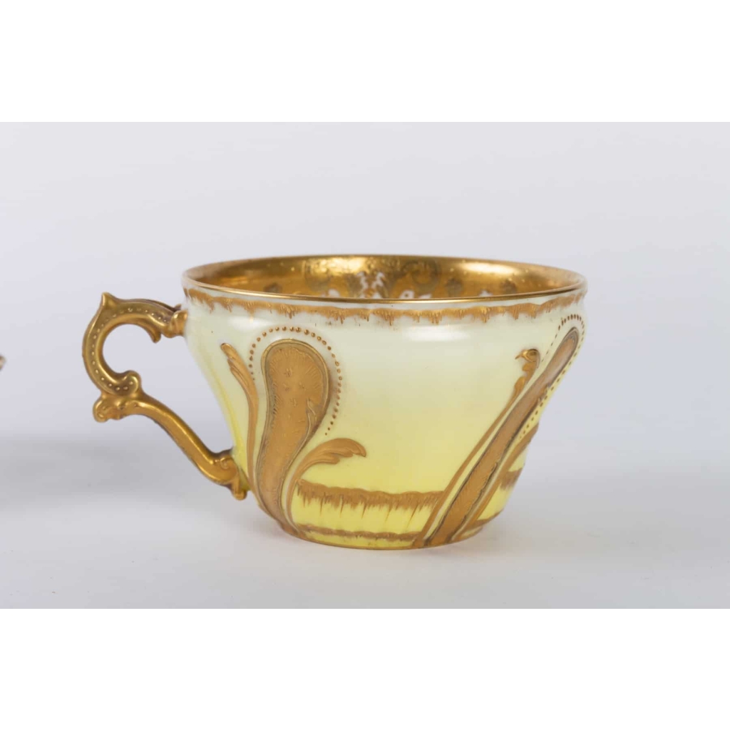 Tasse jaune et or rocaille Haviland 1890 | Biron Tasse jaune et or rocaille Haviland 1890
