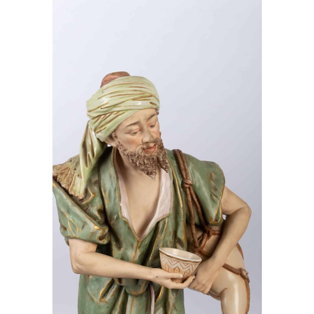 Vendeur d’eau et femme revenant de la pêche, Royal Dux Bohemia, première moitié XXème | Biron Vendeur d’eau et femme revenant de la pêche, Royal Dux Bohemia, première moitié XXème