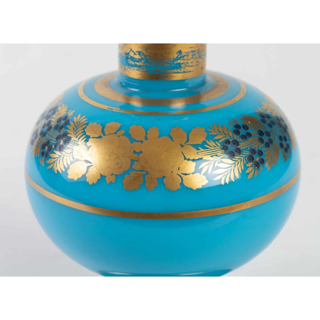 Flacon à parfum en opaline bleu turquoise 19e siècle