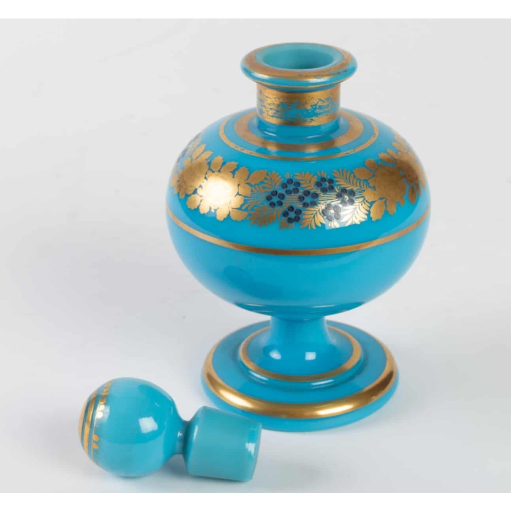 Flacon à parfum en opaline bleu turquoise 19e siècle