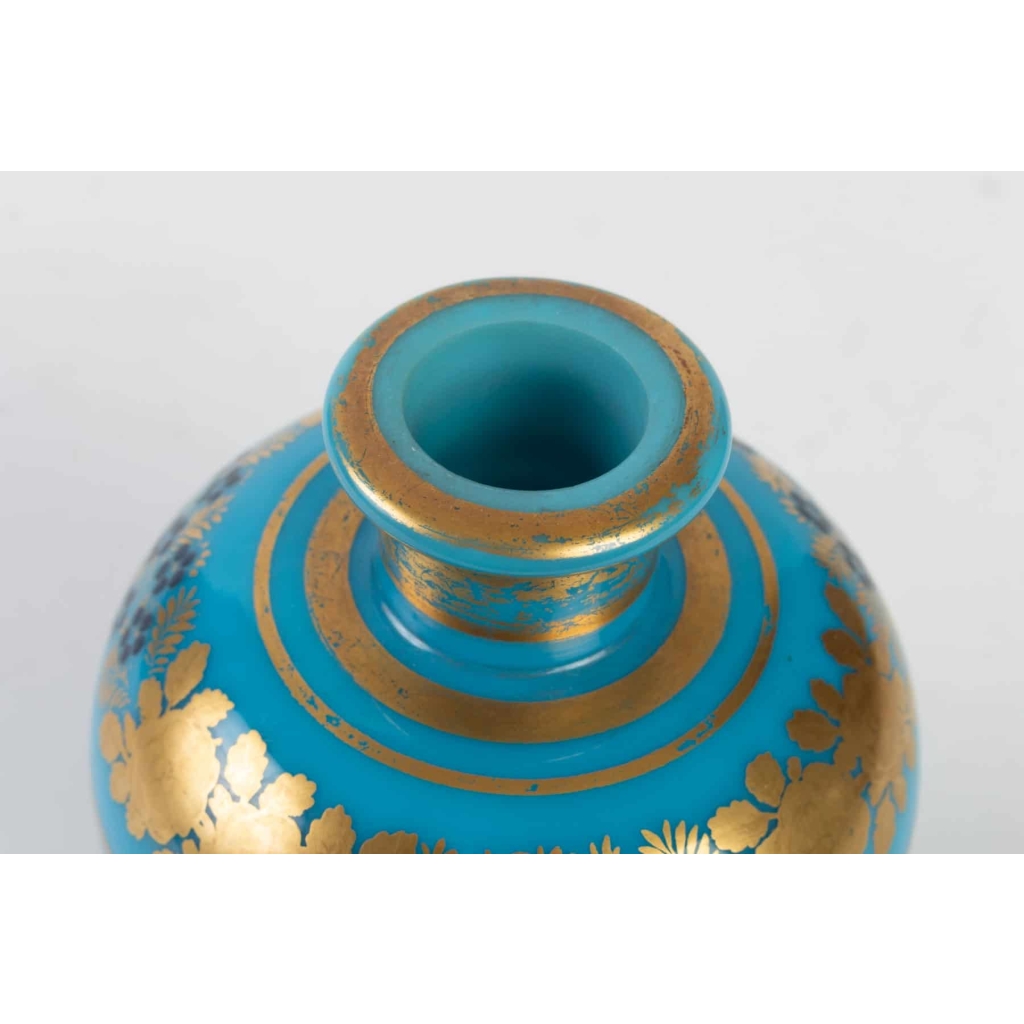 Flacon à parfum en opaline bleu turquoise 19e siècle