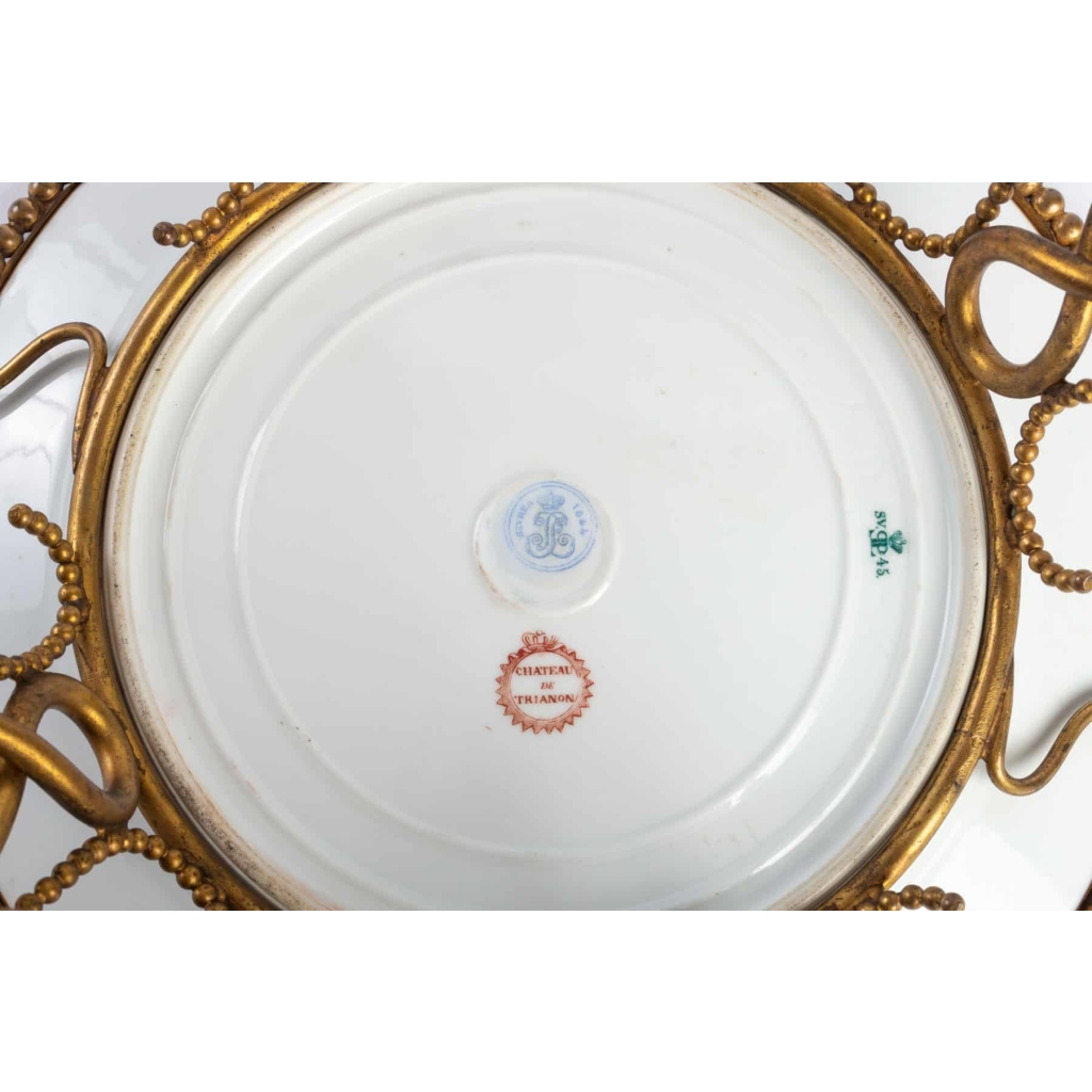 Coupe Sèvres montée signée Château de Trianon 1845 | Biron Coupe Sèvres montée signée Château de Trianon 1845